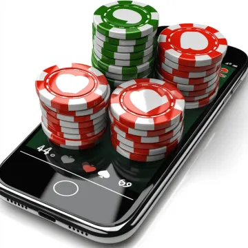 উৎসবের মুহূর্তে ঐতিহ্যবাহী পোশাক পরা এক আনন্দিত নারী তার স্মার্টফোন ব্যবহার করছেন, যা দেখায় F999 অ্যাপ কীভাবে দৈনন্দিন জীবনের সঙ্গে সহজে মানিয়ে যায়।